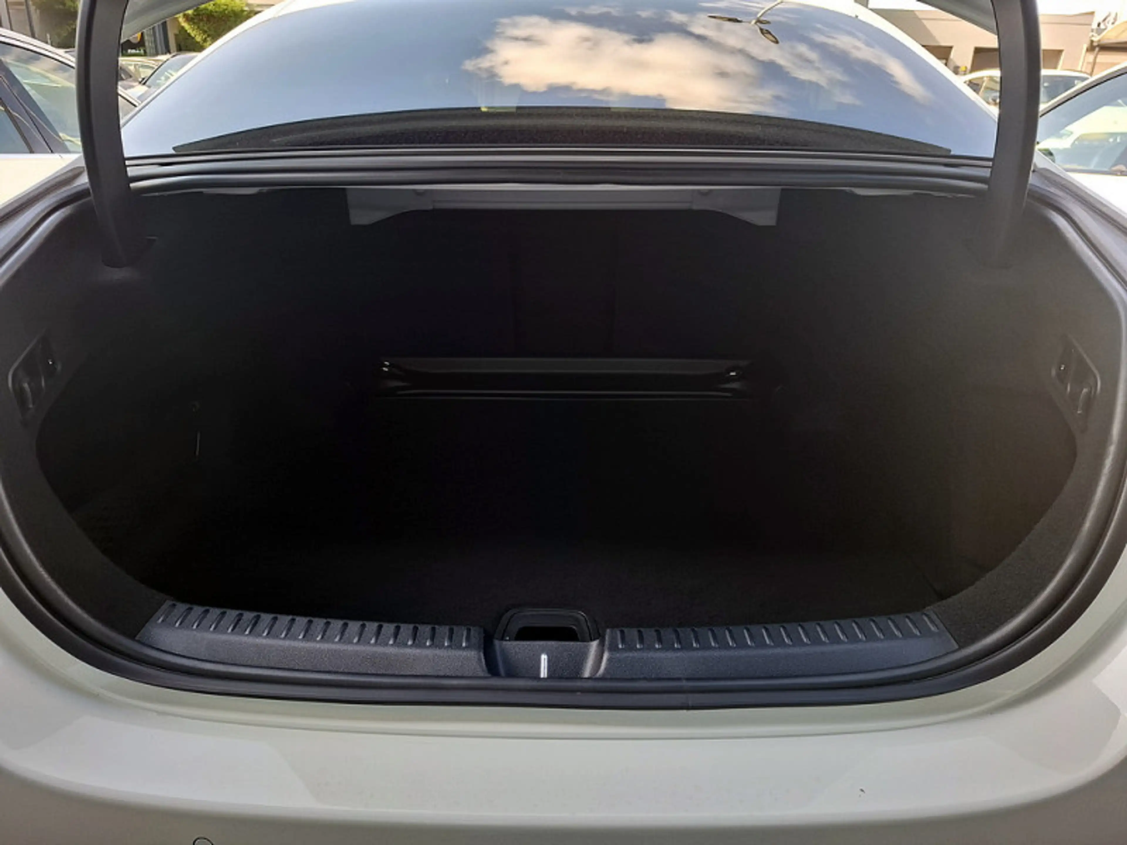 Mercedes-Benz E 200 , AMG Night Navi LED Distr Kamera PDC SHZ — photo 12