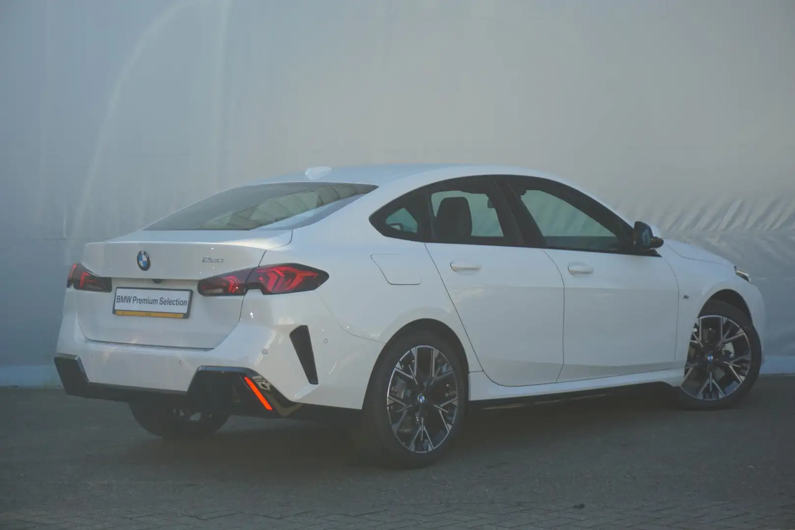 BMW 220 2 Serie Gran Coupé M Sport | Premium Pack | Ekris Wit - 2