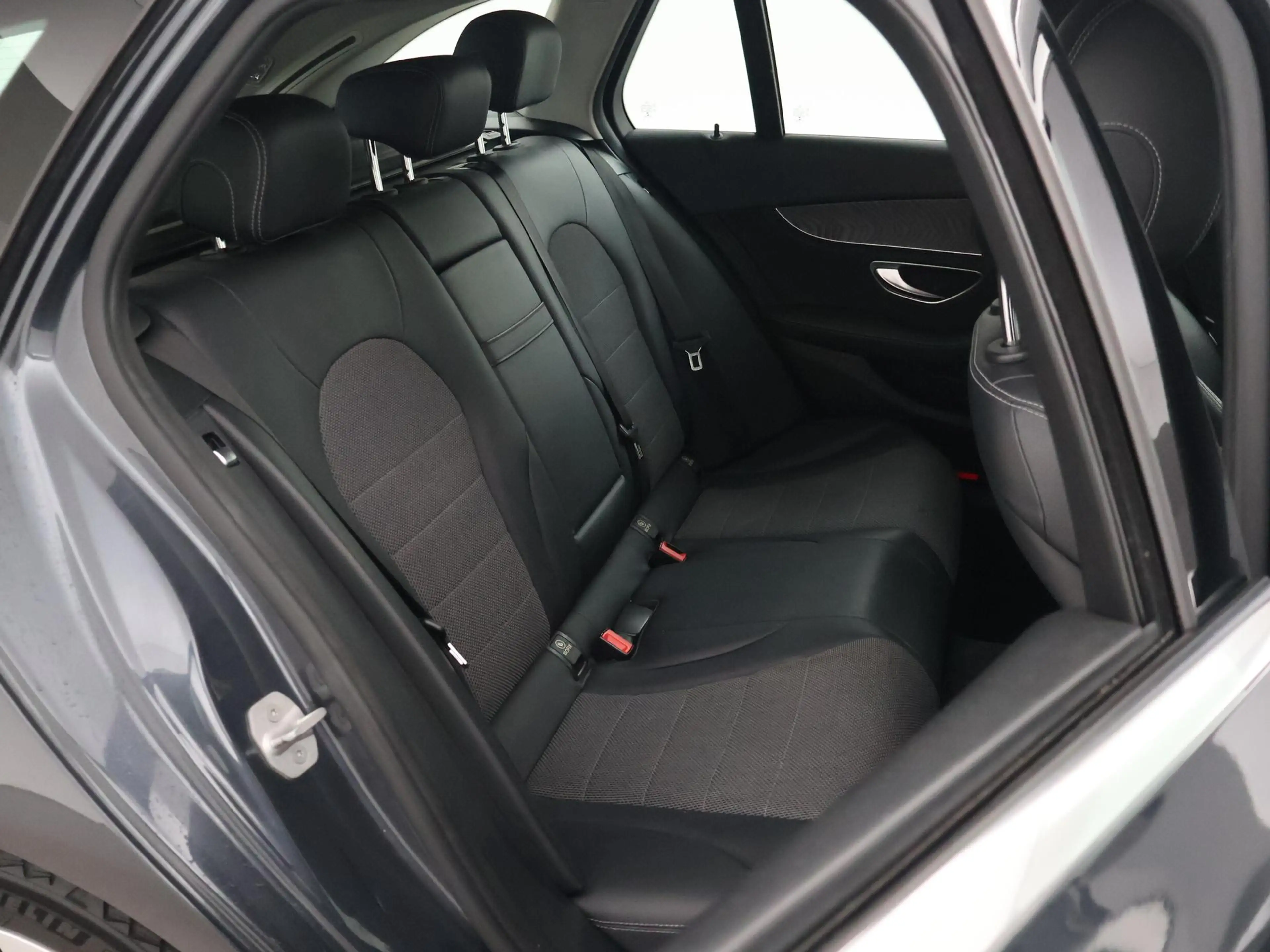 Mercedes-Benz C 350 Estate 350e PLUG-IN HYBRID 280 PK AUT. + STANDKACH — photo 9