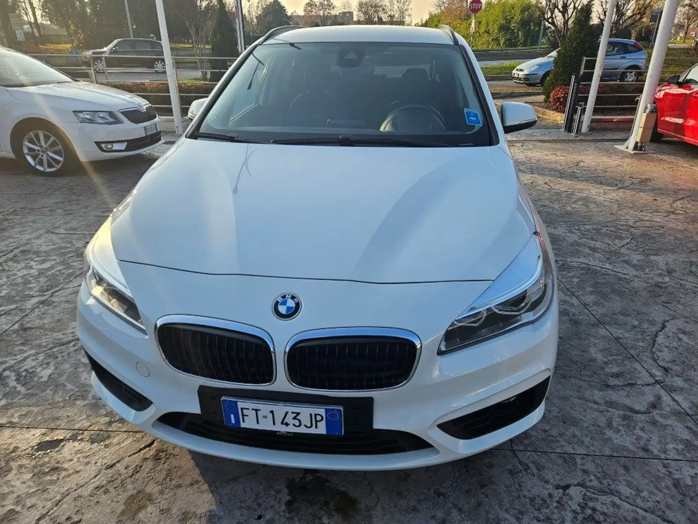 BMW 220 i Active Tourer Luxury autom. Bianco - 2
