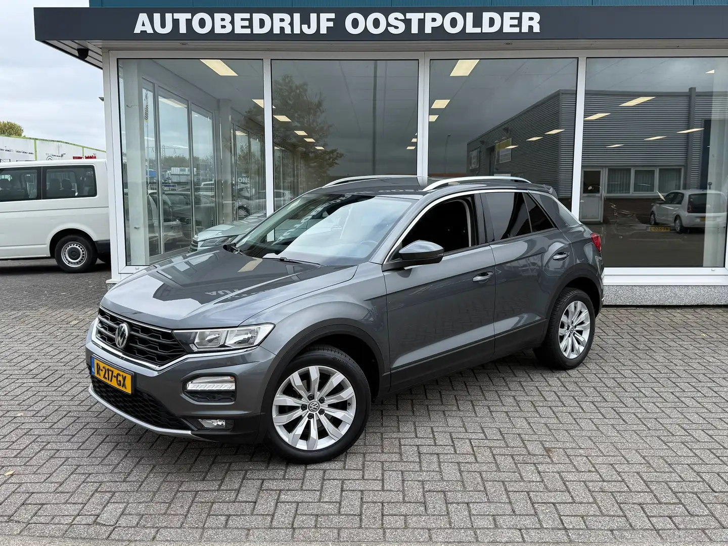 Volkswagen T-Roc 1.0 TSI Style Business Grijs - 1