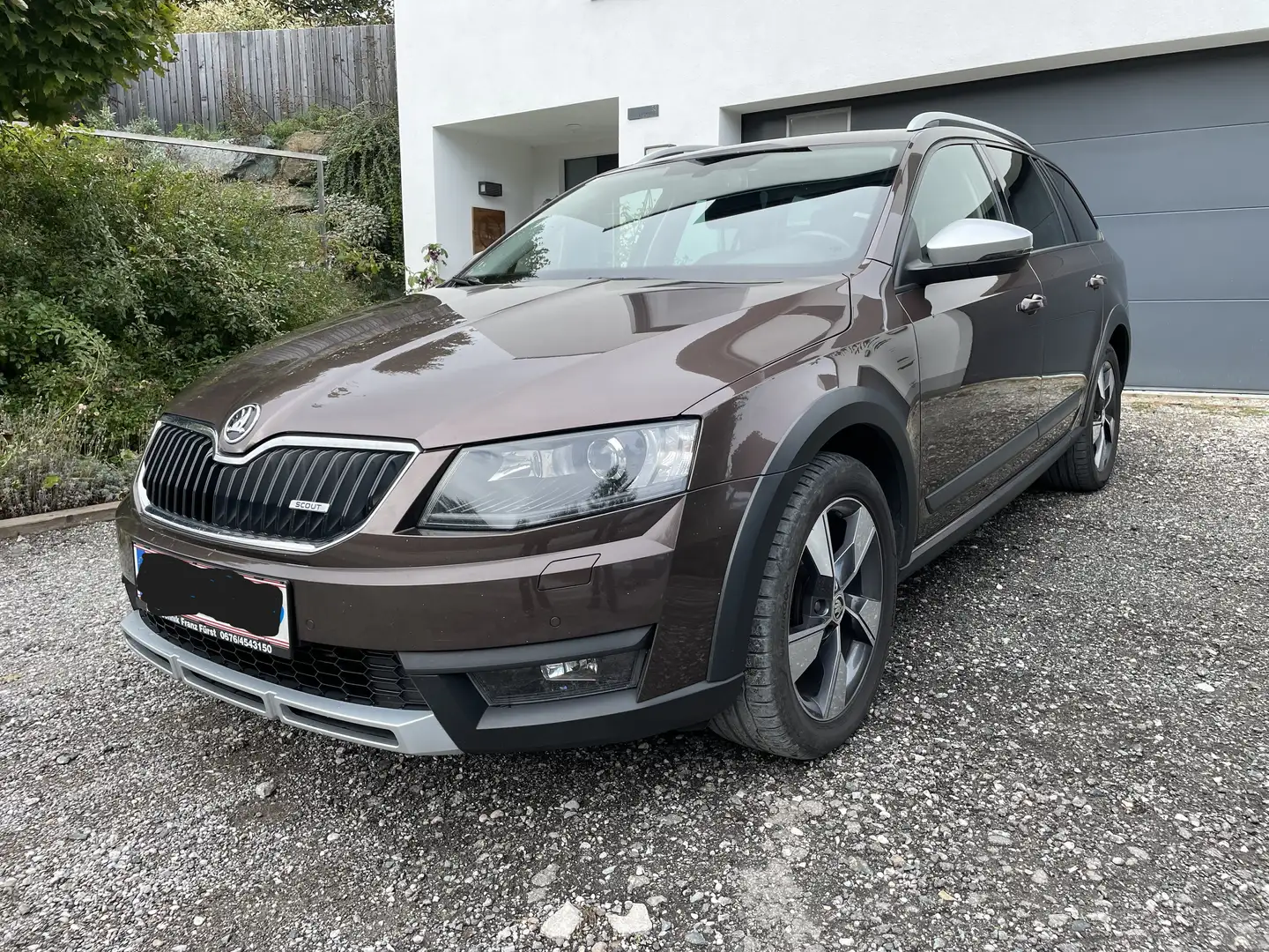 Skoda Octavia Octavia Combi 2,0 TDI 4x4 Scout Scout Braun - 2