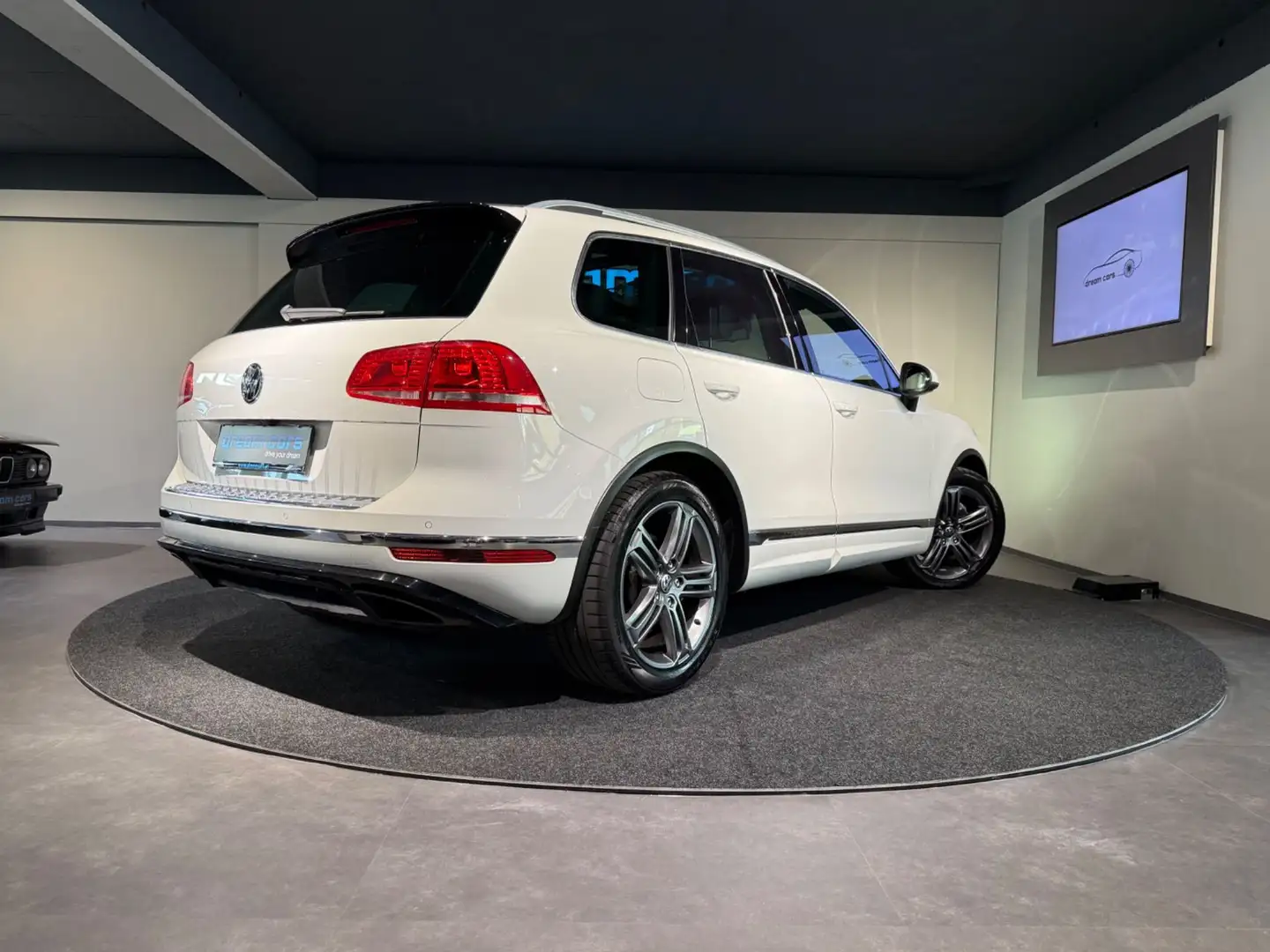 Volkswagen Touareg 3,0 TDI Aut. / R LINE / LUFT / PANO / AHK / Biały - 2