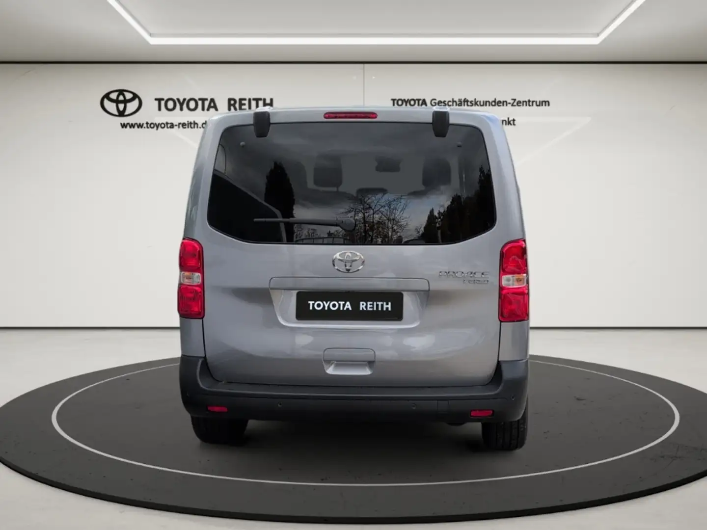 Toyota Proace Verso PV 2.0L D, 144 PS Comfort L1 6 MT Argintiu - 2