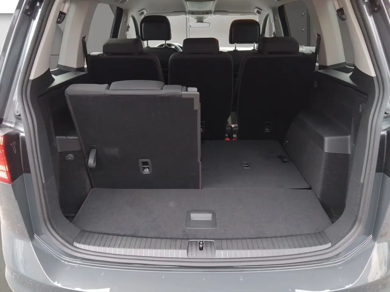 Volkswagen Touran 1.5TSI IQ LED ACC 7Stz Standh Side 17" 9