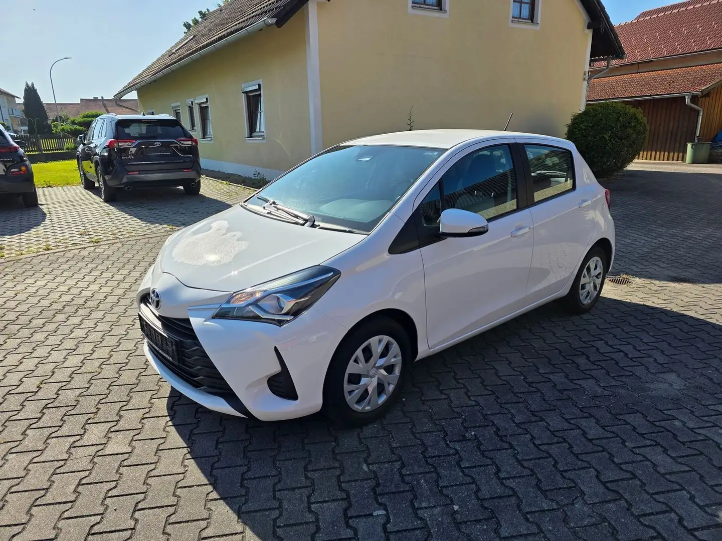 Toyota Yaris Comfort++112 PS,Kamera,Bluetooth,TÜV Neu++ Weiß - 1