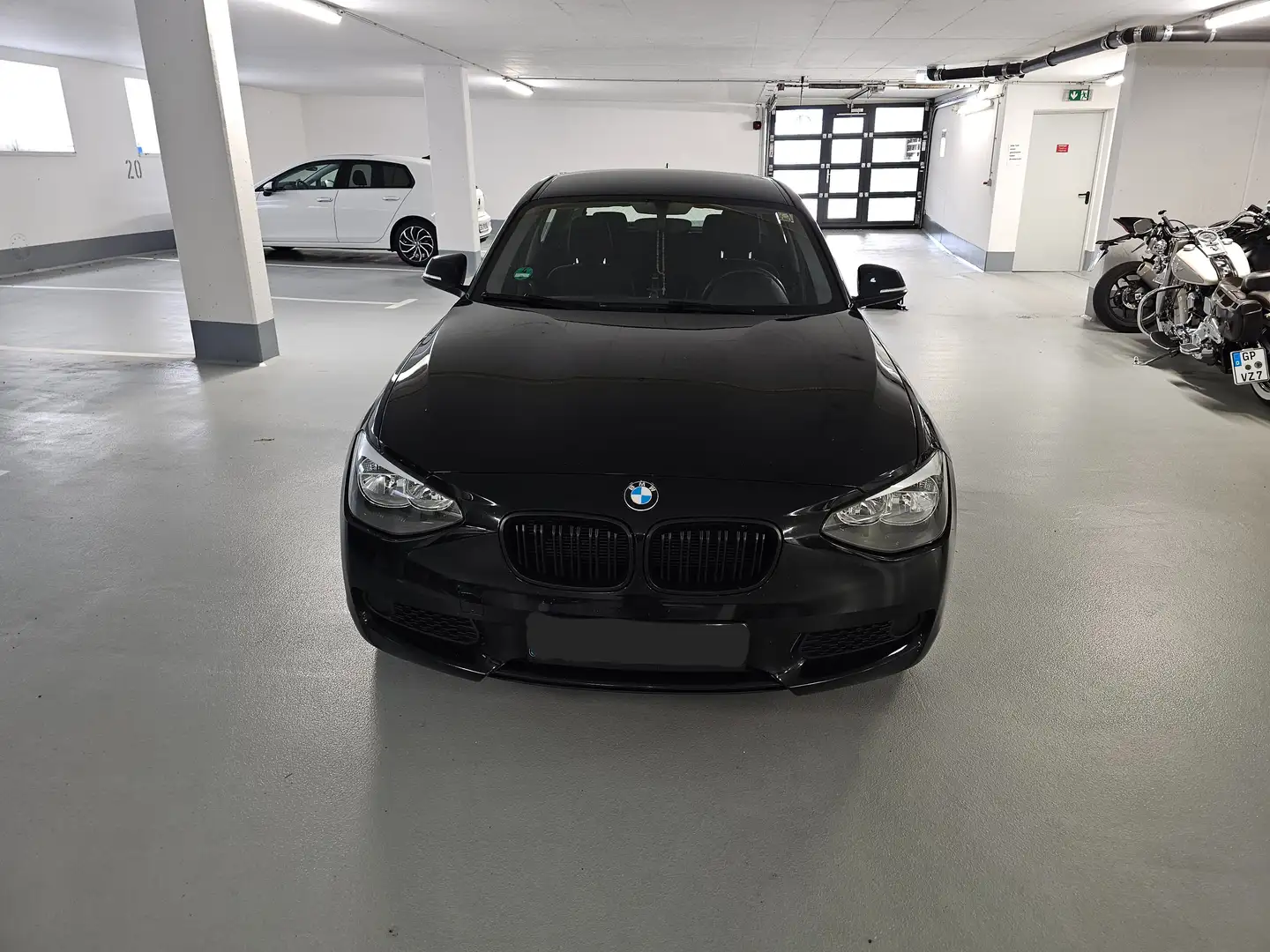 BMW 114 114i Schwarz - 2