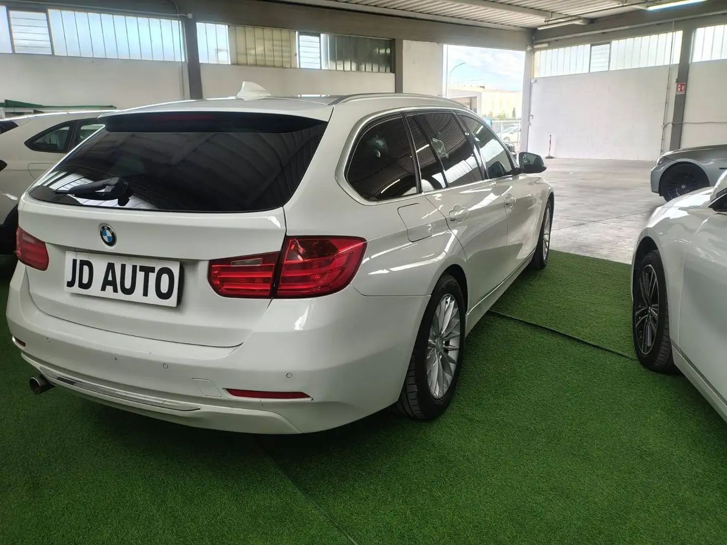 BMW 316 Serie 3 F31 2012 Touring 316d Touring Luxury Weiß - 2
