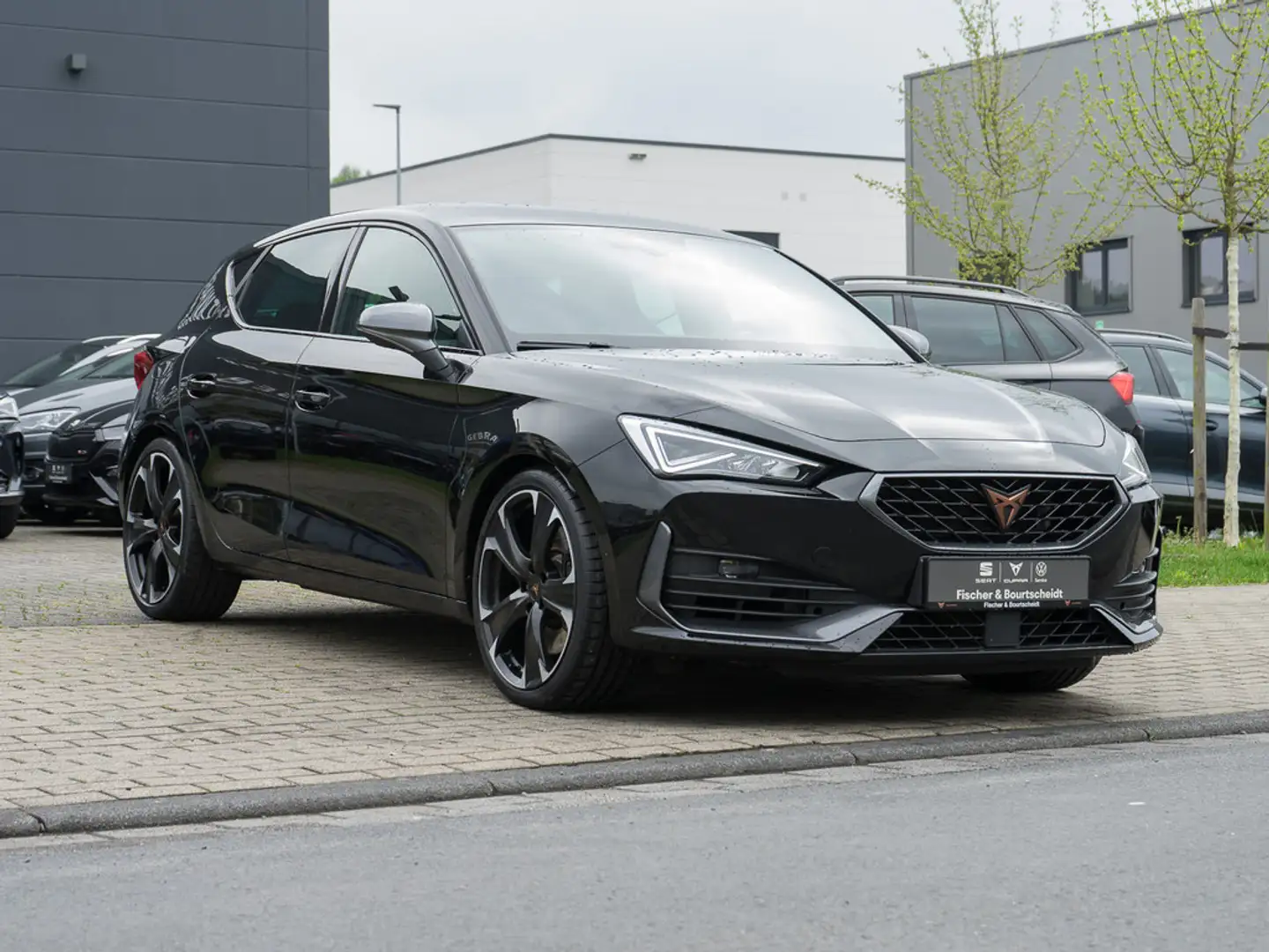 CUPRA Leon 2.0 TSI VZ NAVI LED PDC SHZ VIRT Zwart - 2
