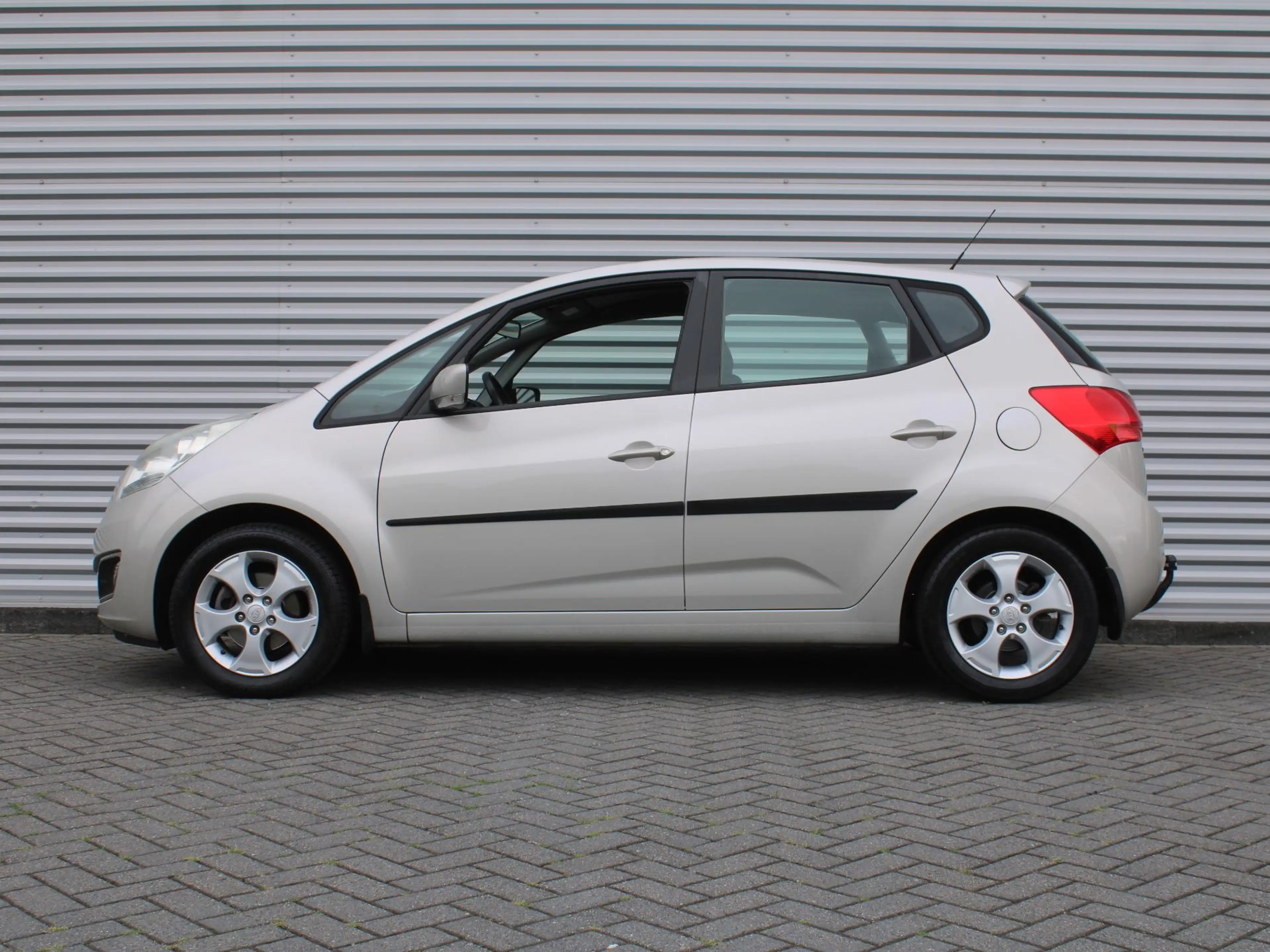 Kia Venga 1.4 CVVT X-ecutive | 16" LM | Airco | Cruise | Nav — photo 7