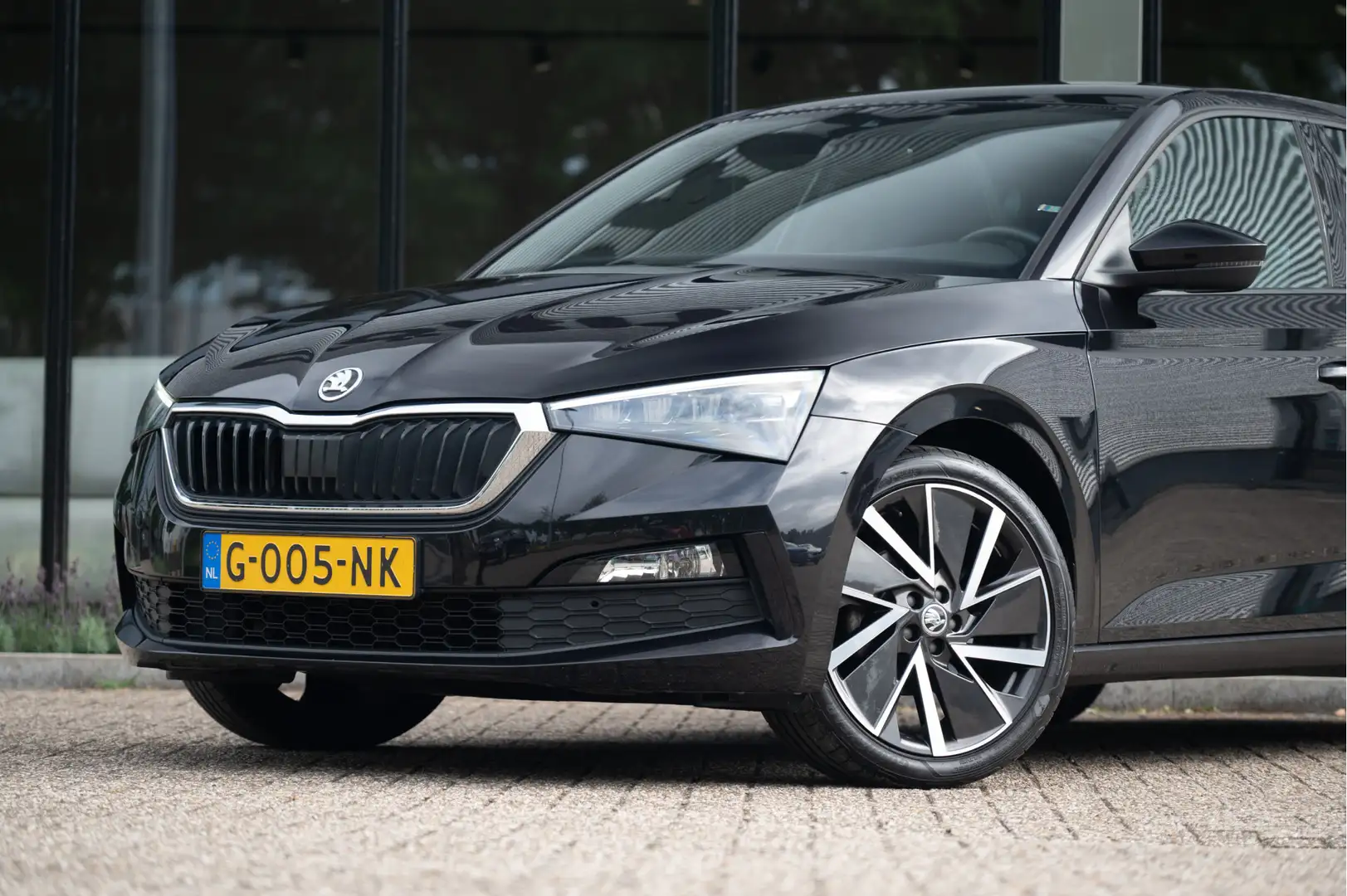 Skoda Scala 1.0 TSI Sport Business DSG | Pano | Sportstoelen | Zwart - 2