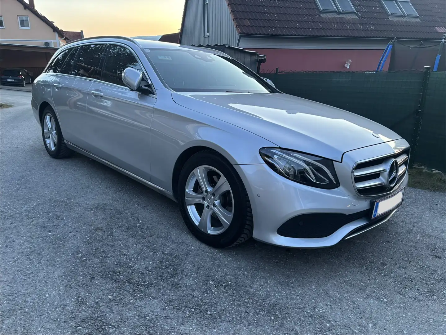 Mercedes-Benz E 200 d T Avantgarde Aut. - 1