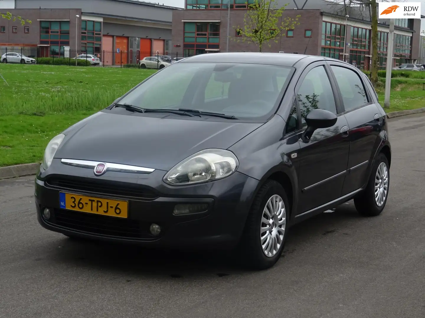 Fiat Punto Evo 1.3 M-Jet Dynamic 5DRS CLIMA/CRUISE/PDC/APK Grijs - 1