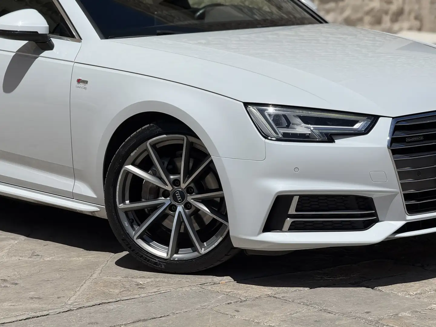 Audi A4 2.0 TDI 190 CV ultra S Tronic 2X S line Quattro Blanc - 2