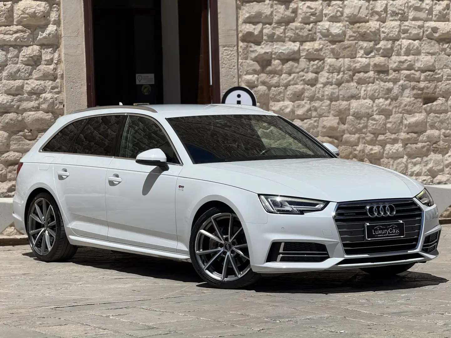 Audi A4 2.0 TDI 190 CV ultra S Tronic 2X S line Quattro Blanc - 1