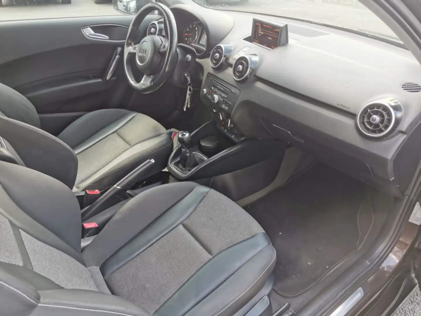 Audi A1 1.2 TFSI 86CH AMBITION Brun - 2