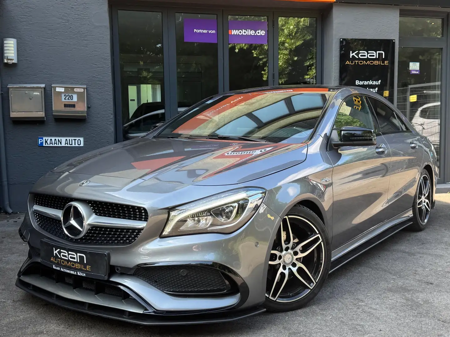 Mercedes-Benz CLA 180 AMG/LED/SPORTSITZE/NAVI/KAMERA/ALCANTARA/BURMESTER Grau - 1