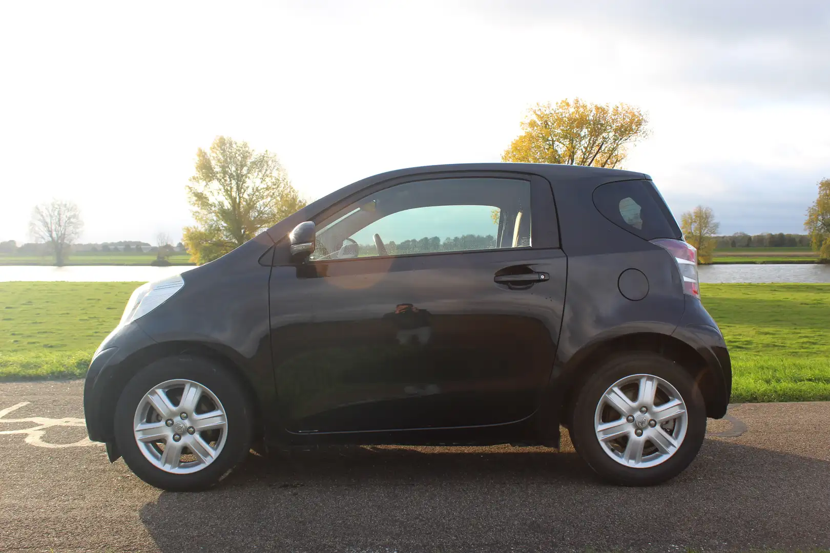 Toyota iQ 1.0 VVT-i Automaat | leder | airco 82.500 kilomete Negru - 2