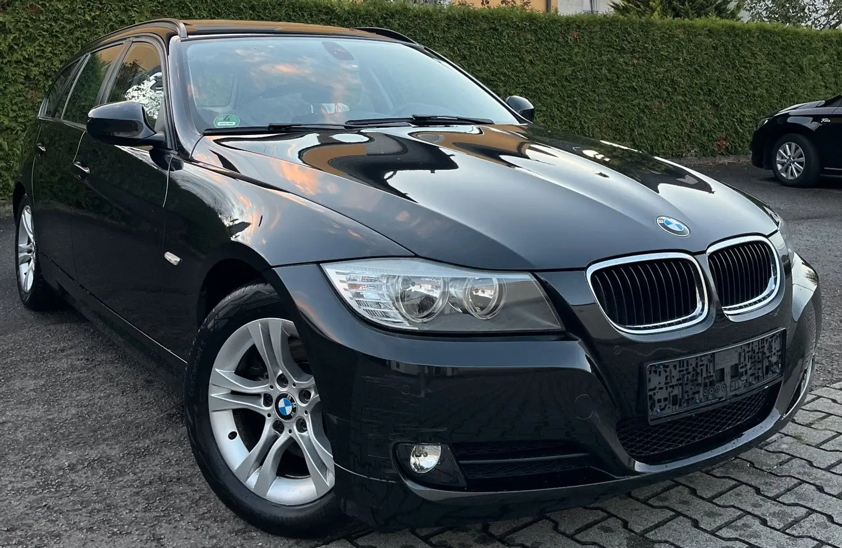 BMW 318 d Touring AUTOMATIK  PANO PDC NAVI 2.HD Black - 1