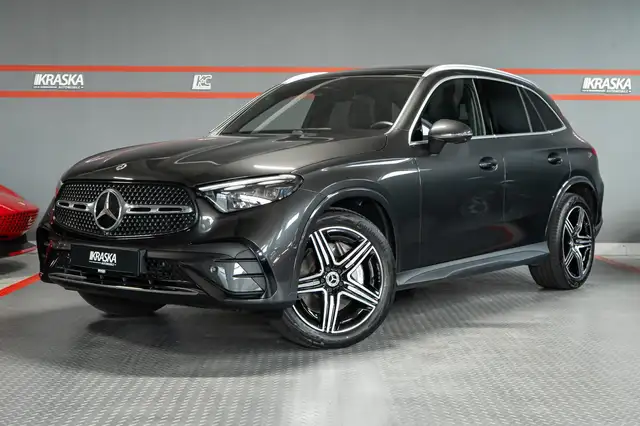 Mercedes-Benz GLC view 2