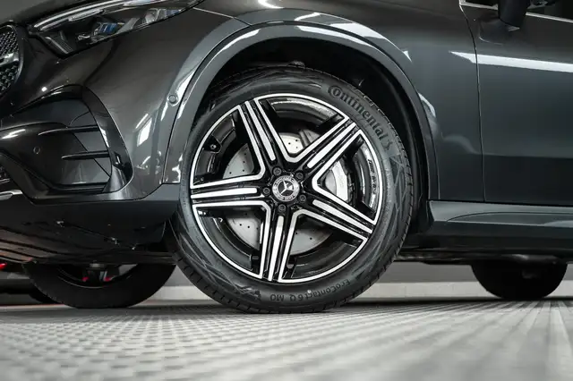 Mercedes-Benz GLC view 3