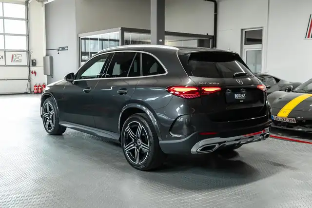 Mercedes-Benz GLC view 12