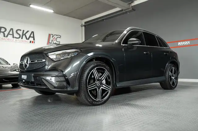 Mercedes-Benz GLC view 4