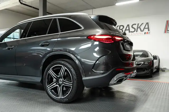Mercedes-Benz GLC view 11