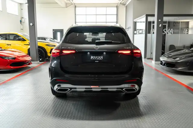 Mercedes-Benz GLC view 9
