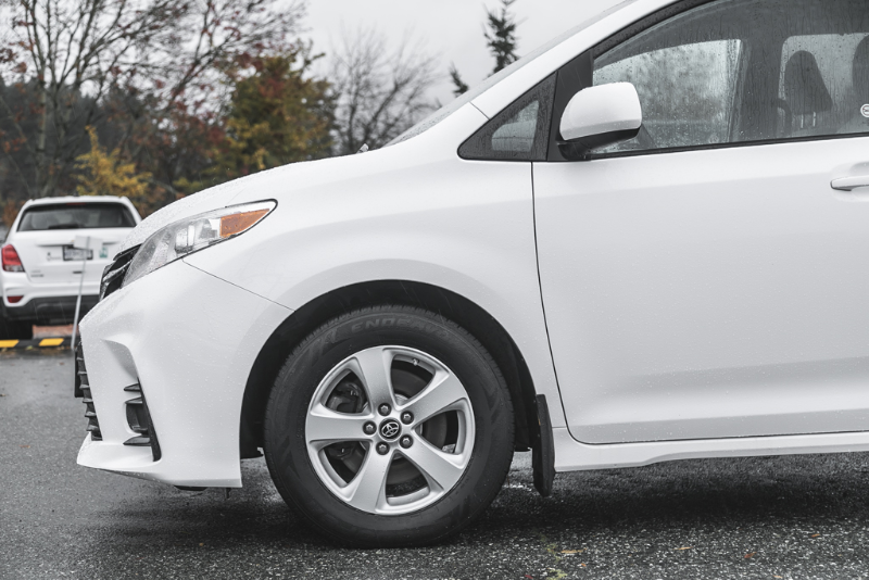 2020 Toyota Sienna LE — снимка 1
