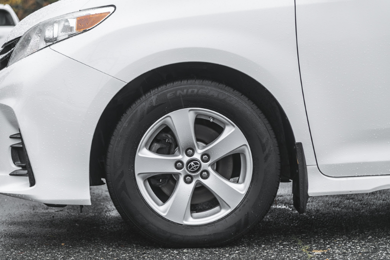 2020 Toyota Sienna LE — снимка 1