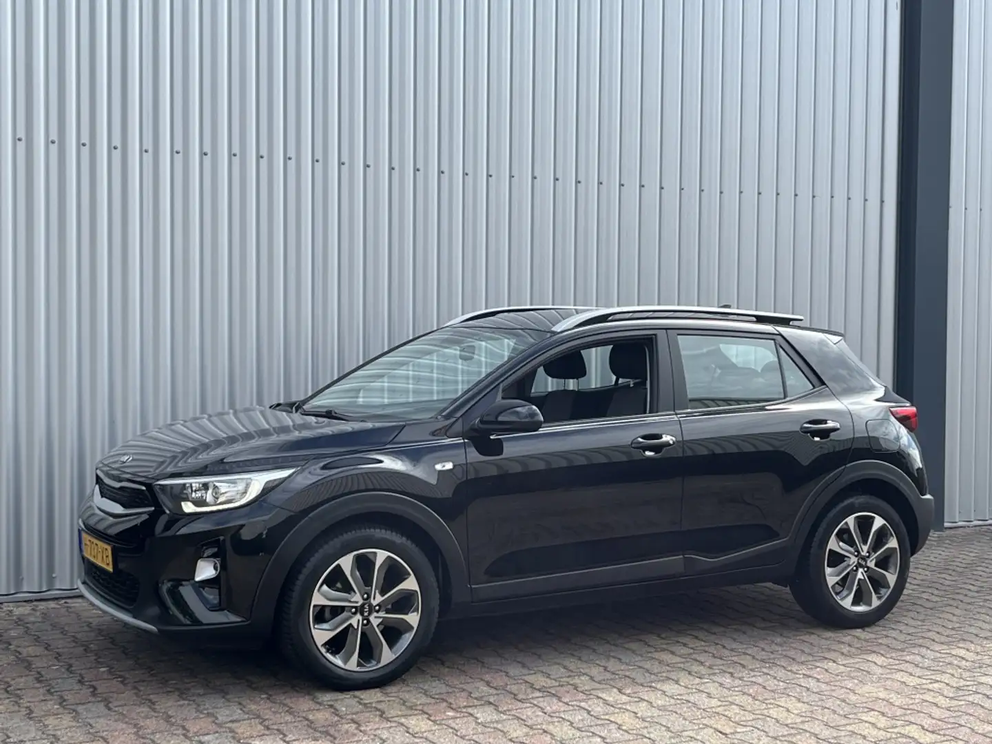 Kia Stonic 1.0 T-GDi DynamicLine | Navigatie | Trekhaak Zwart - 2