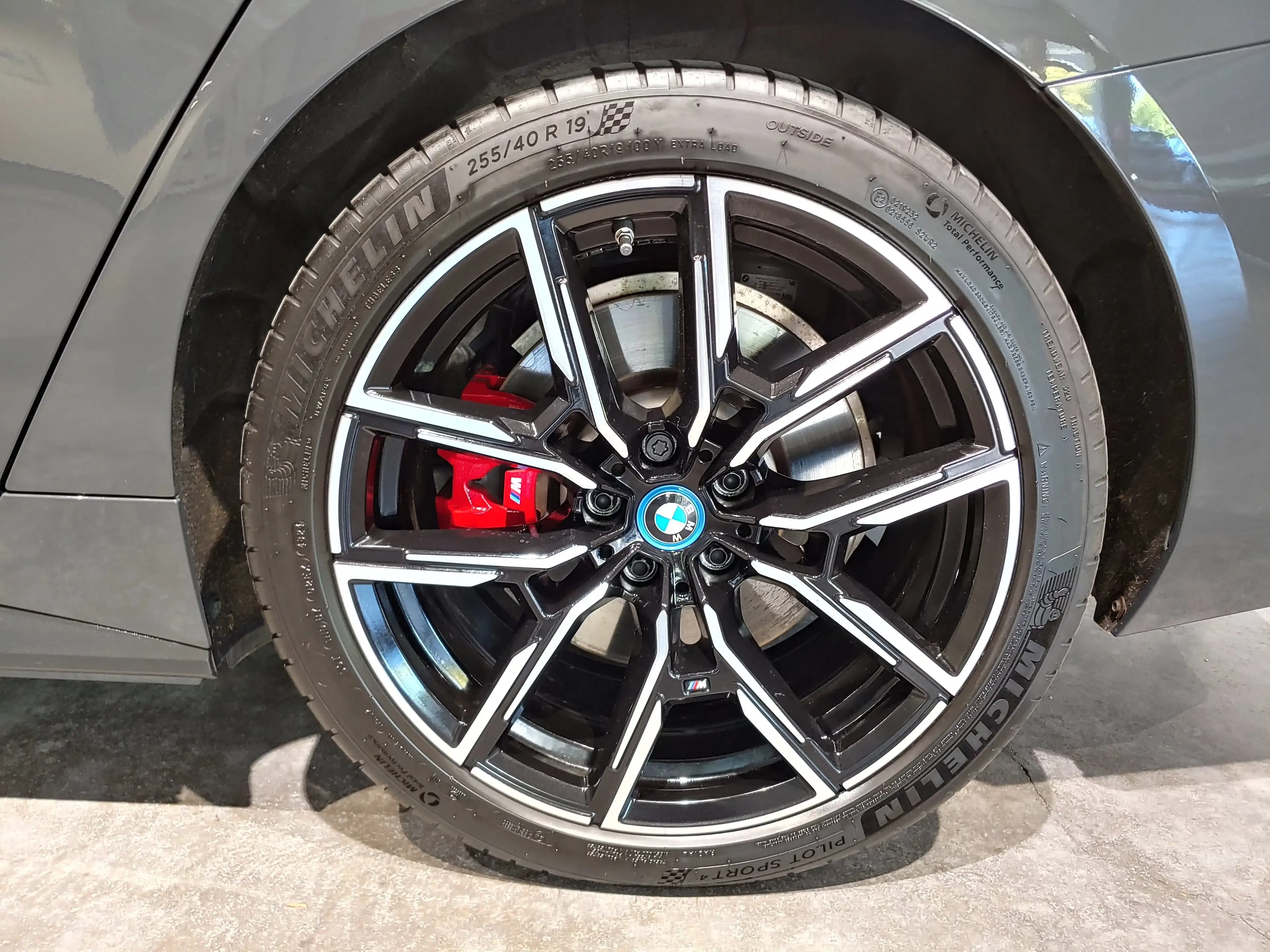 BMW i4 eDrive35 Sportpaket HK HiFi DAB GSD Shz — photo 9