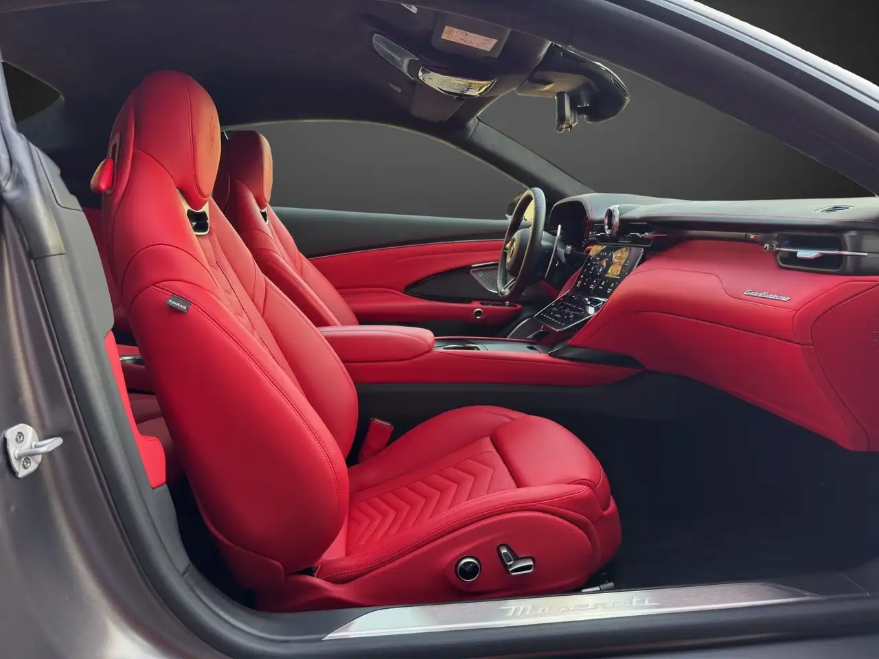 Maserati GranTurismo 2025 — фото 11