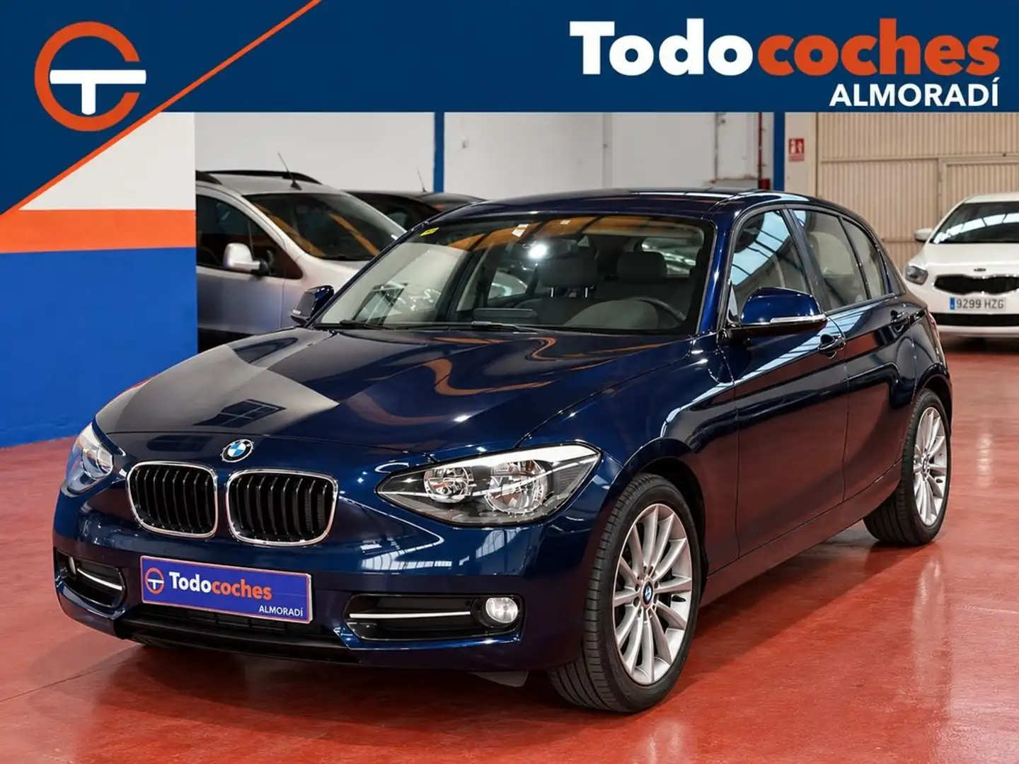 BMW 116 116dA Essential Edition Azul - 1