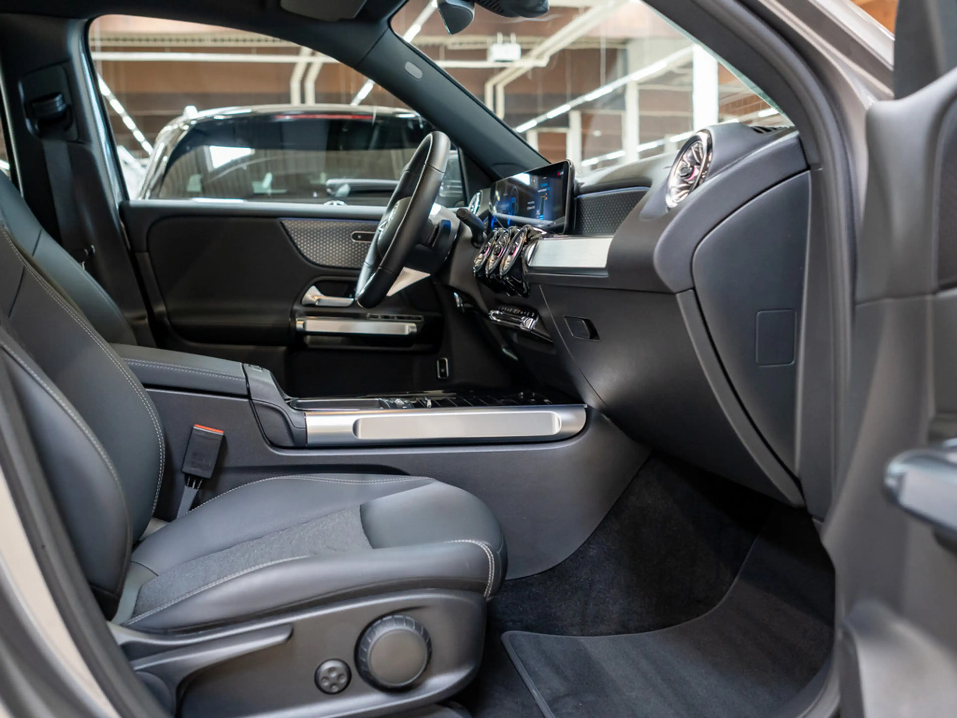 Mercedes-Benz EQB 250 + Progressive Advanced LED NAVI KAMERA — photo 8