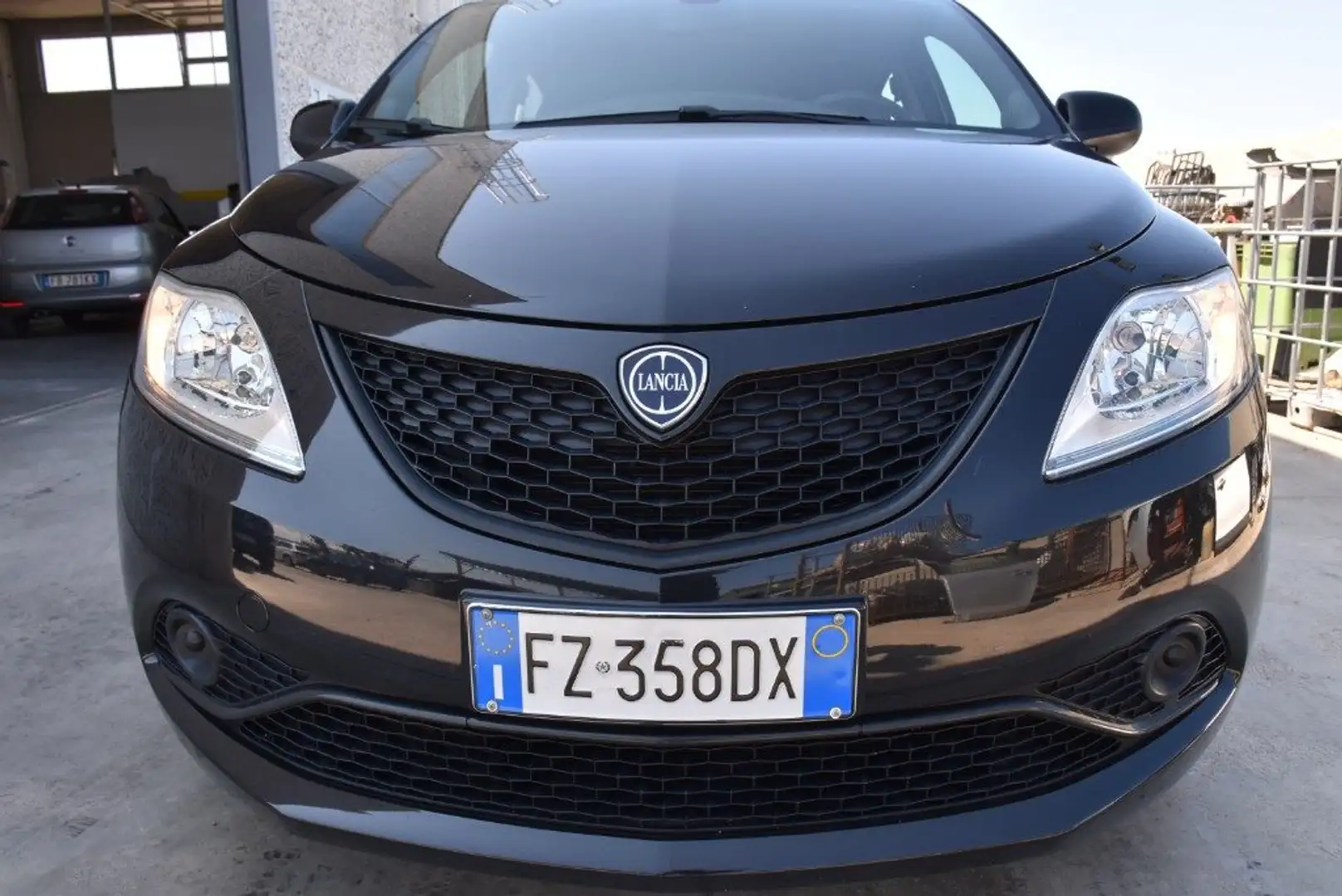 Lancia Ypsilon 1.2 69 CV 5 porte S&S Platinum Noir - 2