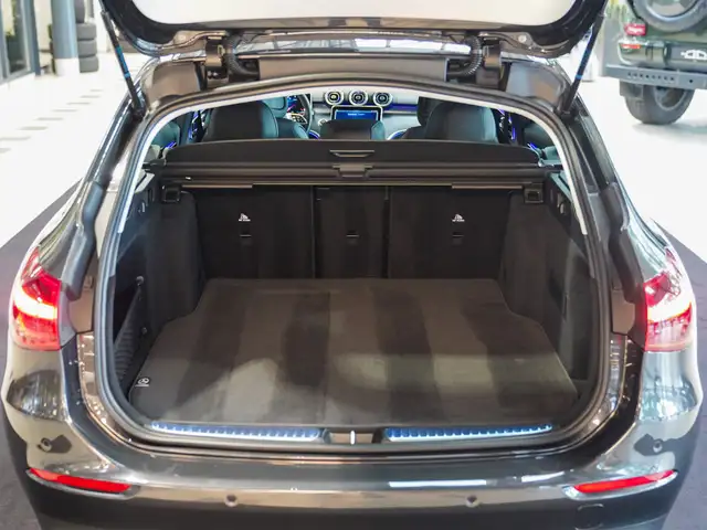 Mercedes-Benz C-Class view 5