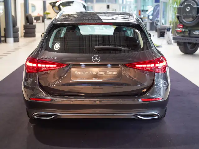 Mercedes-Benz C-Class view 4