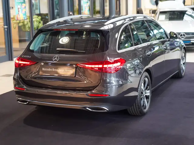 Mercedes-Benz C-Class view 3