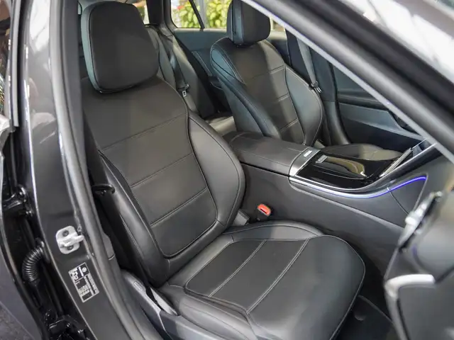 Mercedes-Benz C-Class view 10