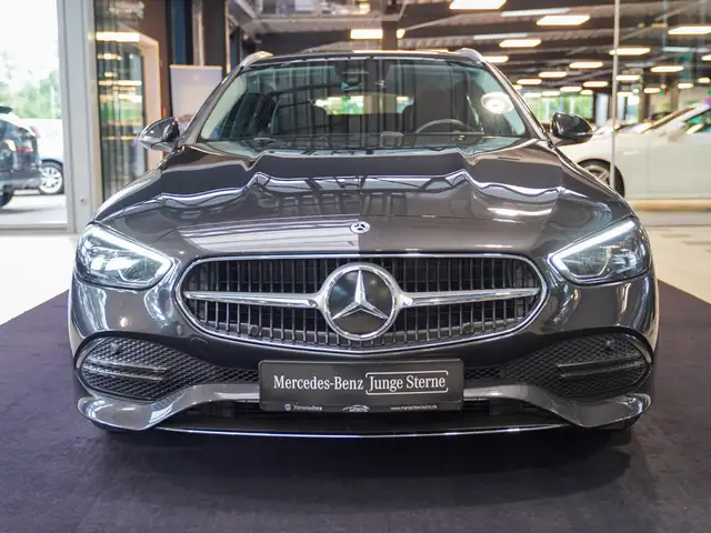 Mercedes-Benz C-Class view 9
