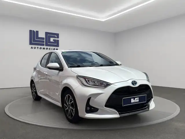 Toyota Yaris view 3