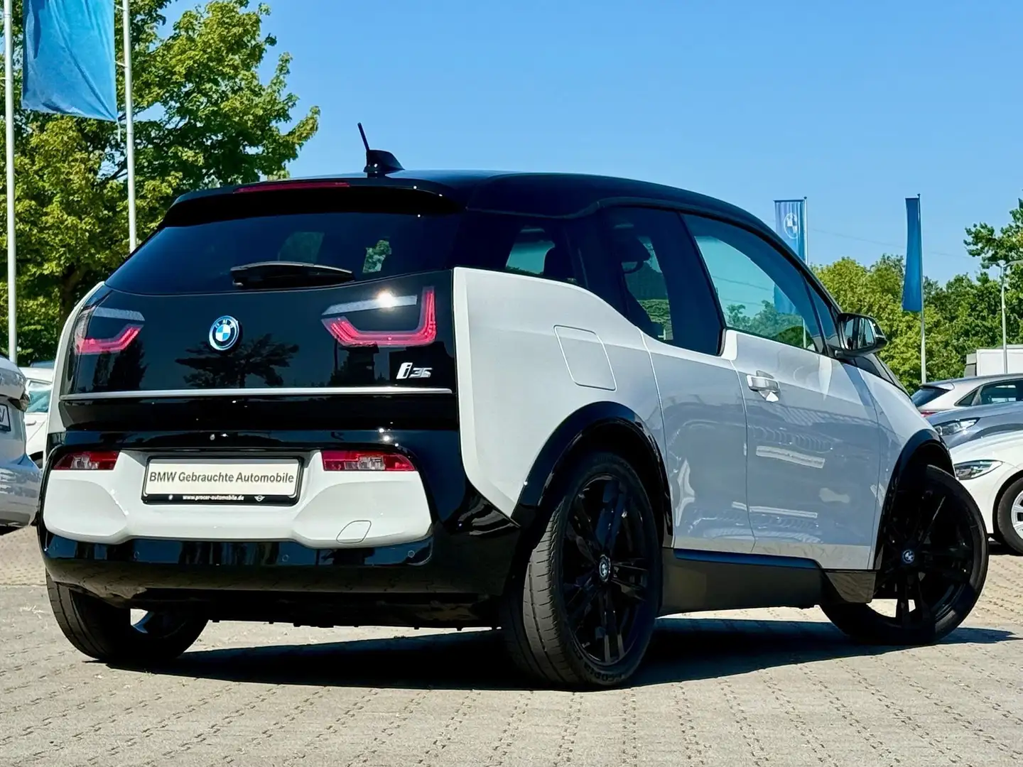 BMW i3 s 120Ah 20" LM Glasd. Navi Prof. RFK PDC DAB Weiß - 2