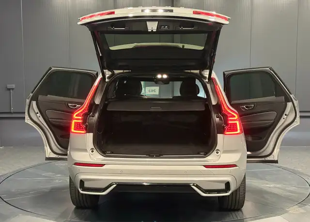 Volvo XC60 view 6