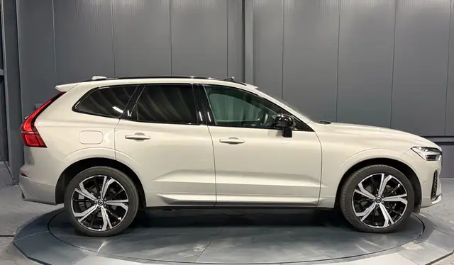 Volvo XC60 view 8