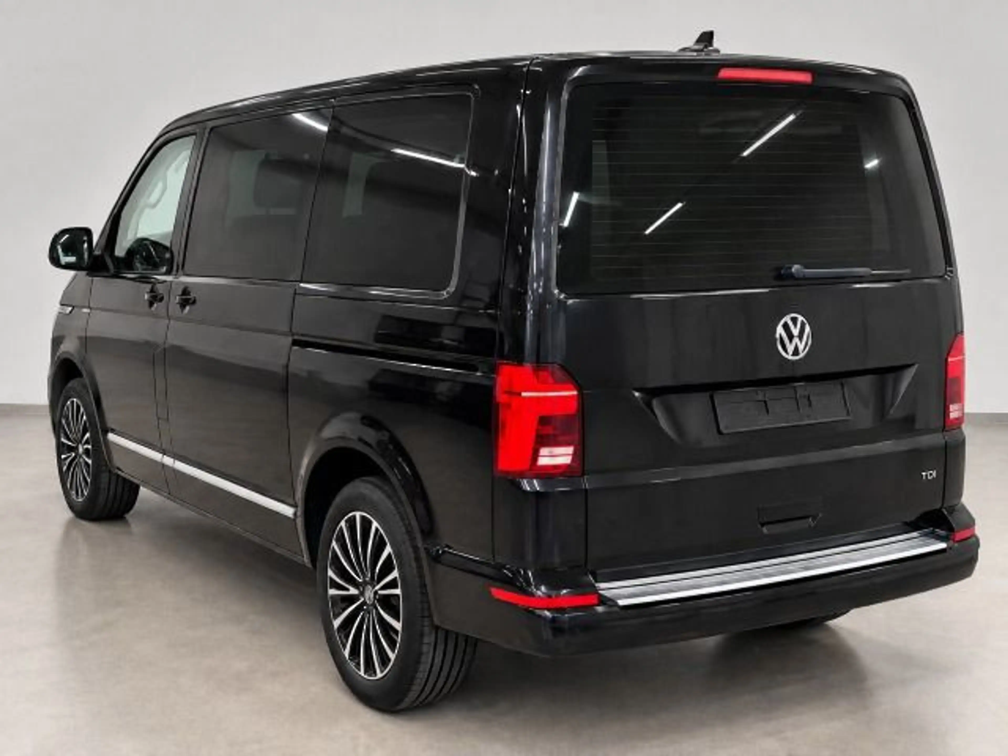 Volkswagen T6.1 Multivan 2.0 TDI Generation Six Automatik n — photo 2