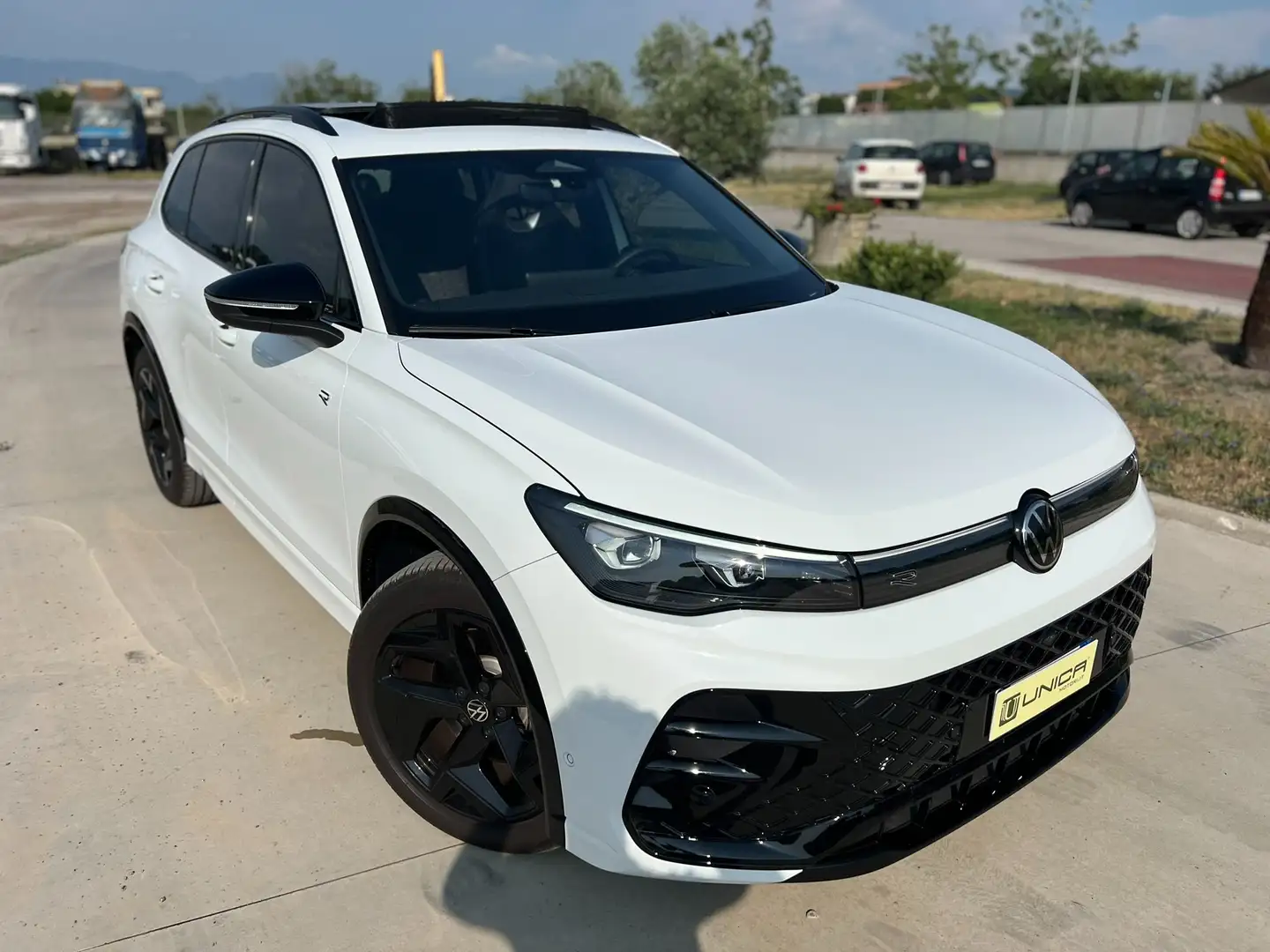 Volkswagen Tiguan Tiguan 2.0 tdi R-Line 150cv DSG AUTOM. TETTO UNICA Blanc - 1