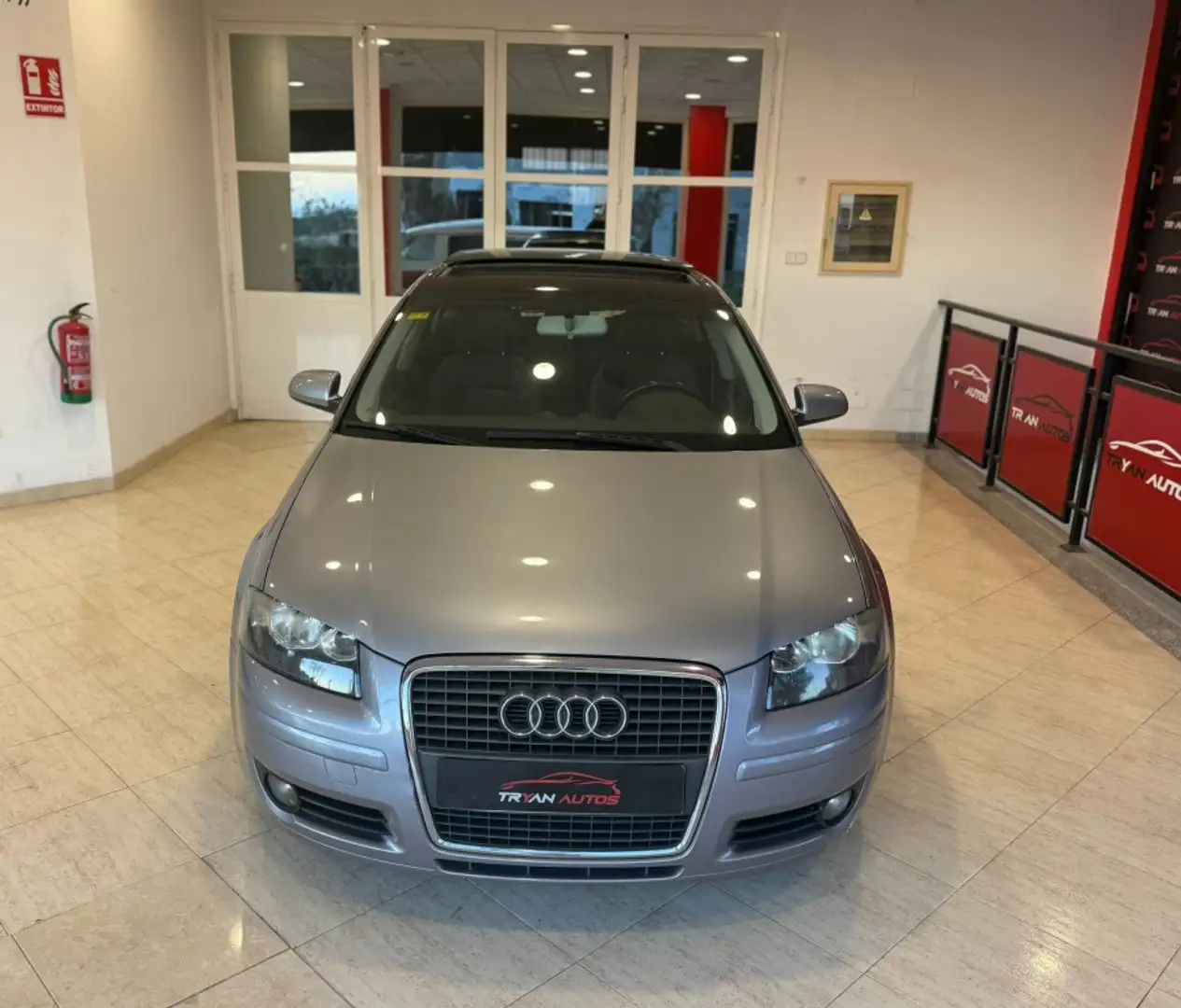 Audi A3 Sportback 1.9TDI Attraction Gris - 2