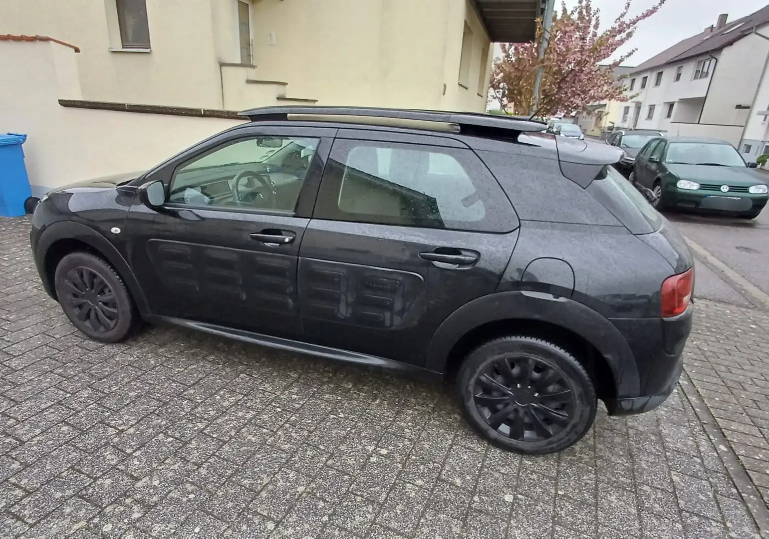 Citroen C4 Cactus PureTech 82 Selection Schwarz - 2